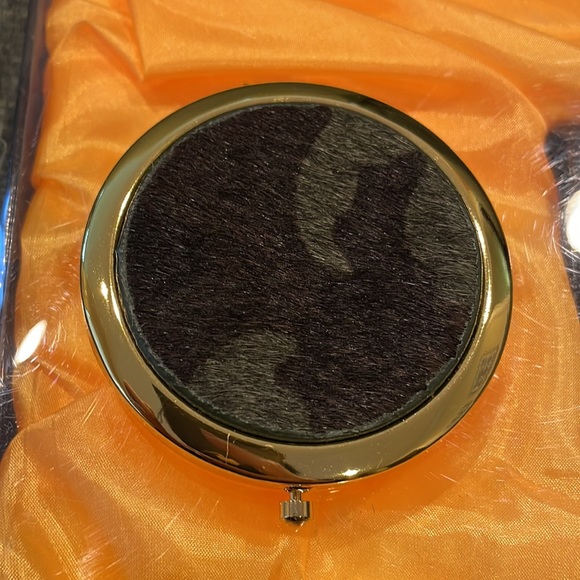 Robert Dice wristlet, card case and mirror set - Picture 12 of 16